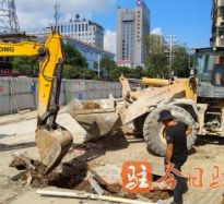 无毛电影高温下的坚守｜道路建设者用汗水铺就畅通路